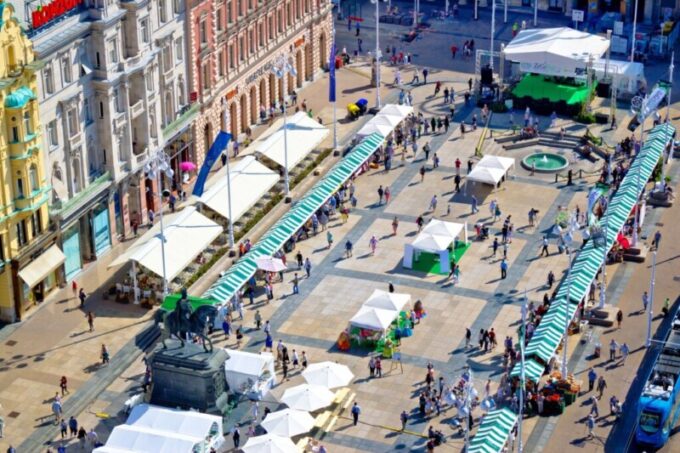 The city's main square full of amazign architecture, shops, bars and stores