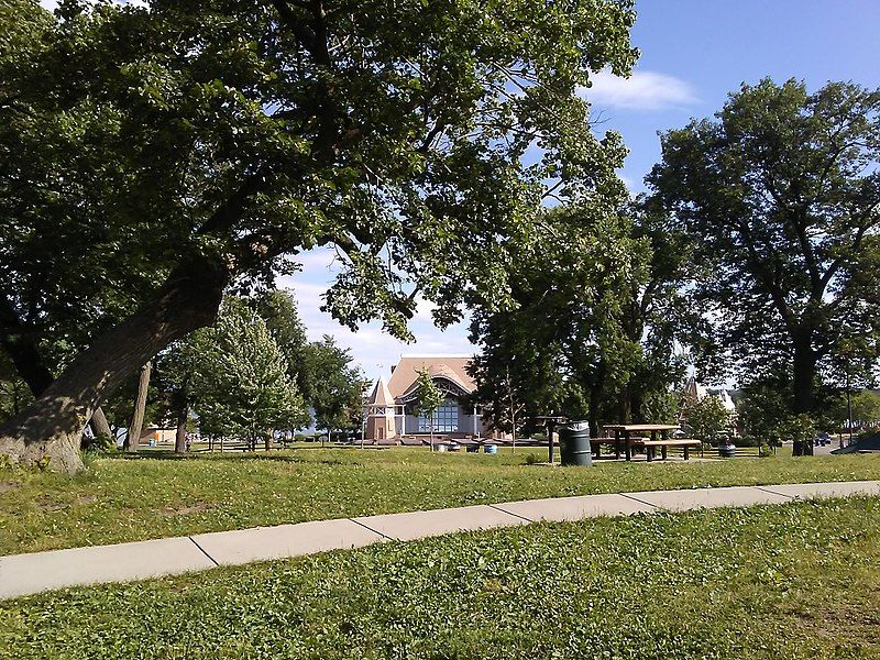 Linden Hills Park Scenery
