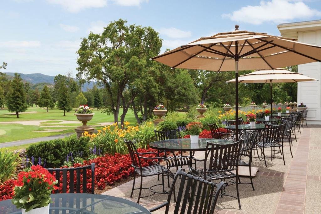 Outdoor lounge in Silverado Resort & Spa 