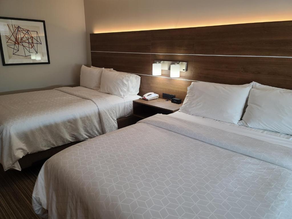 Holiday Inn Express Hotel & Suites Woodland Hills, an IHG Hotel room interior