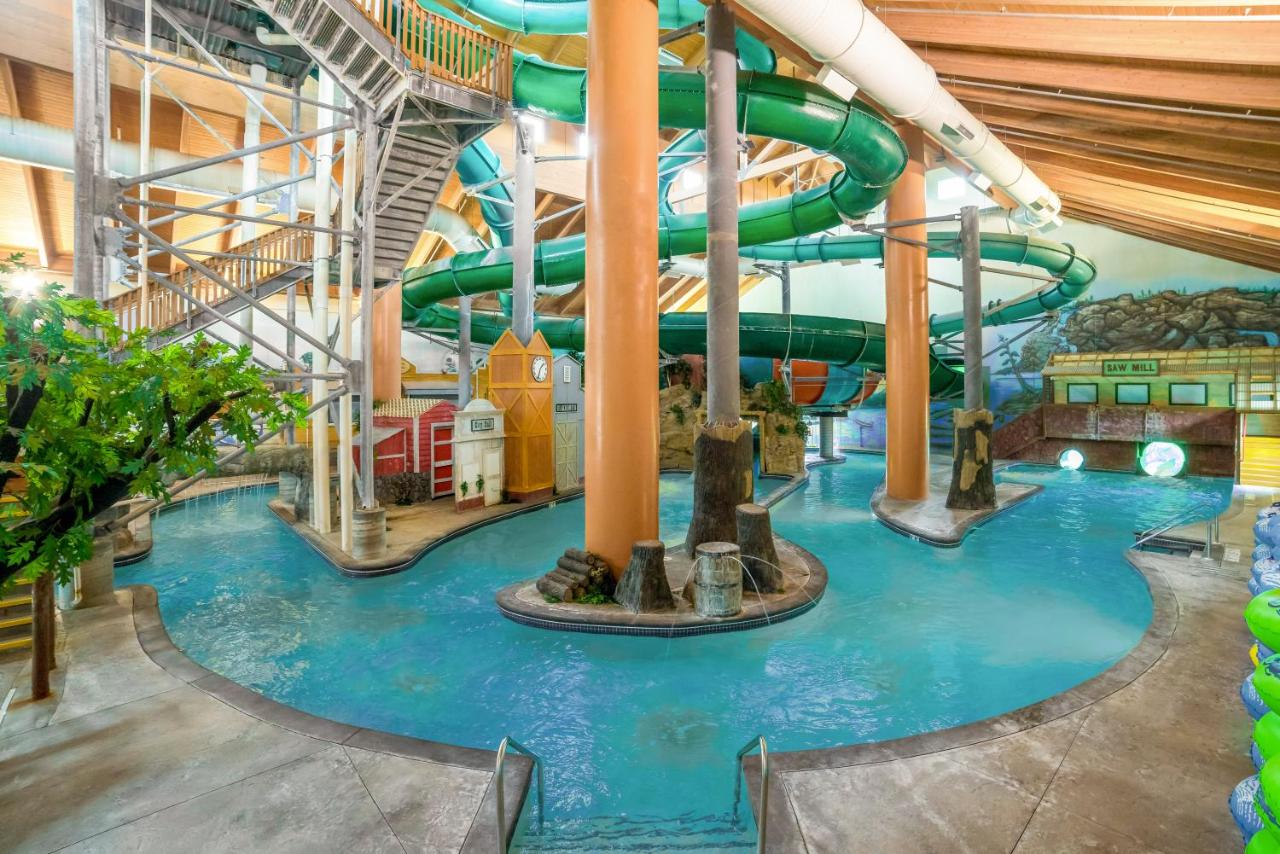 Wild Woods Waterpark pool area